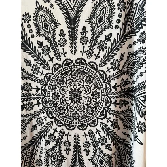 Women’s size 2X extra large, black and white blouse - Picture 3 of 8